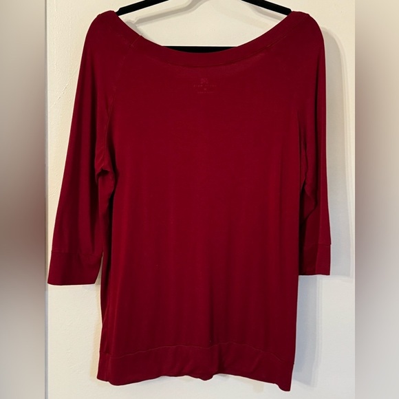South Maine Red "Love Came Down" 3/4 Sleeve Top โ Size Medium - Picture 2 of 5